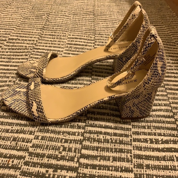 Just fabulous snake print chunk heel - Picture 2 of 5